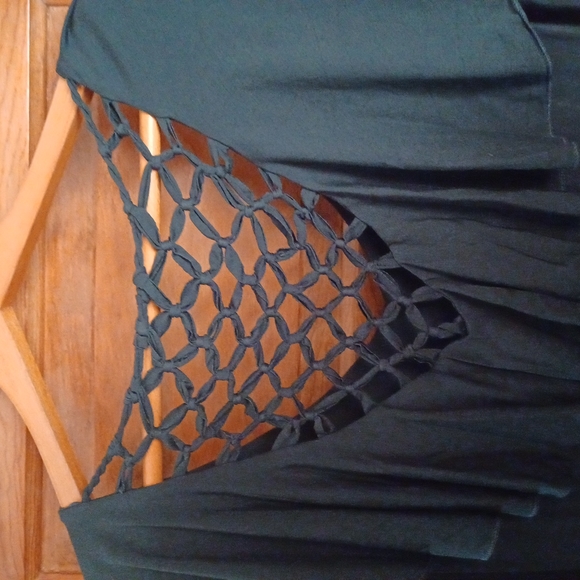 Ladies dark green top with net back - Picture 3 of 4